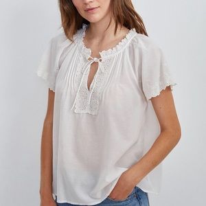 Velvet by Graham & Spencer Noely Eyelet Embroidered Top in Pearl size Medium